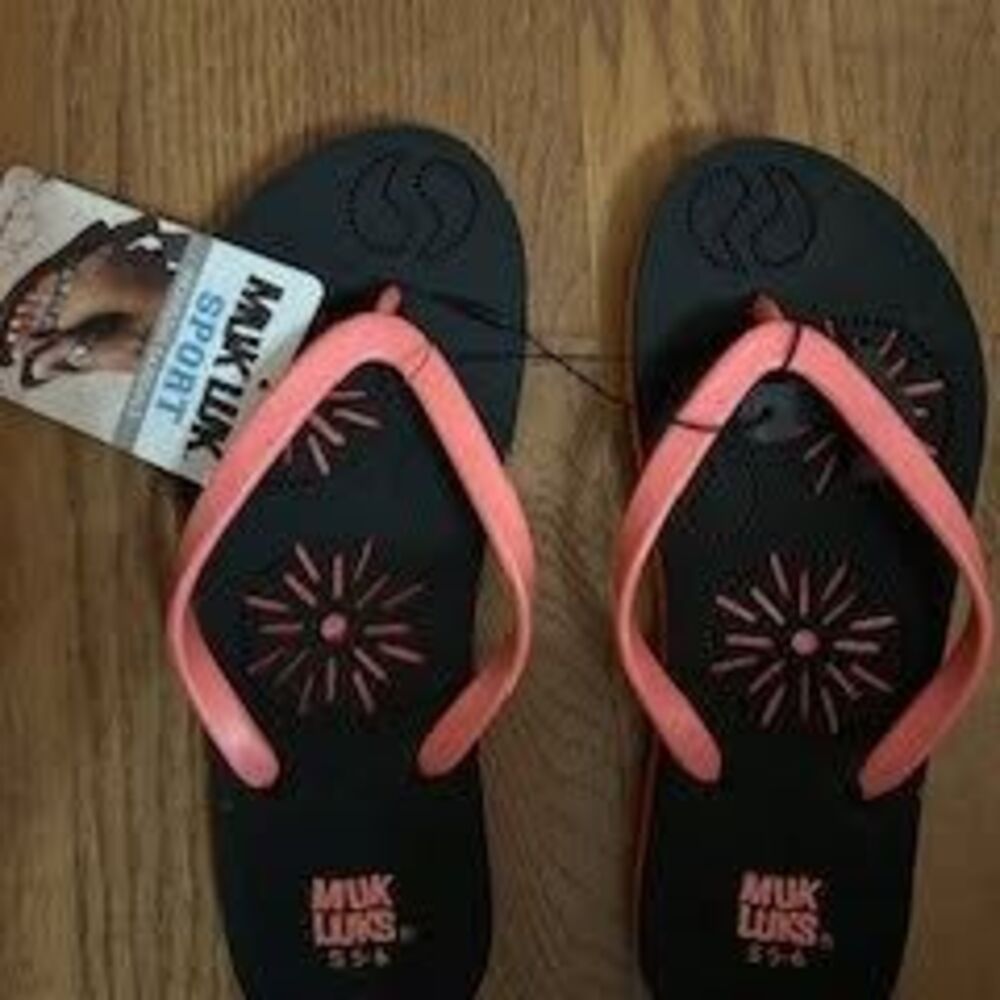 Muk Luks Flip Flops size 5